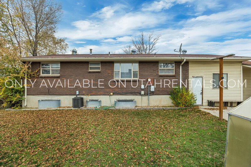 5 bed 2 bath home in West Valley property image