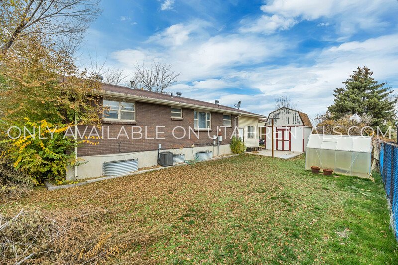 5 bed 2 bath home in West Valley property image