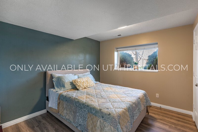 Charming 1-Bedroom Basement Unit property image