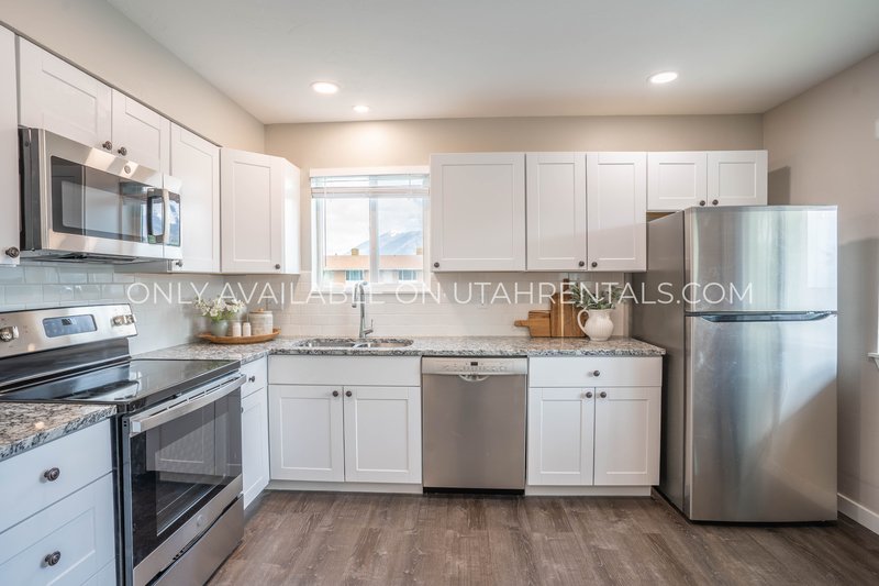 Newly Renovated 2-Bedroom Apartment! property image