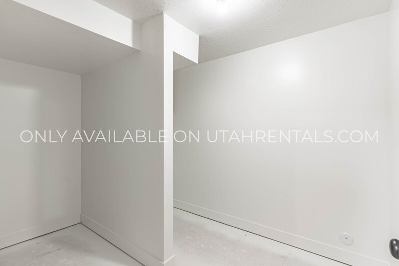 Spacious Brand New Mapleton Townhome – Mountain Views & Modern Comfort property image