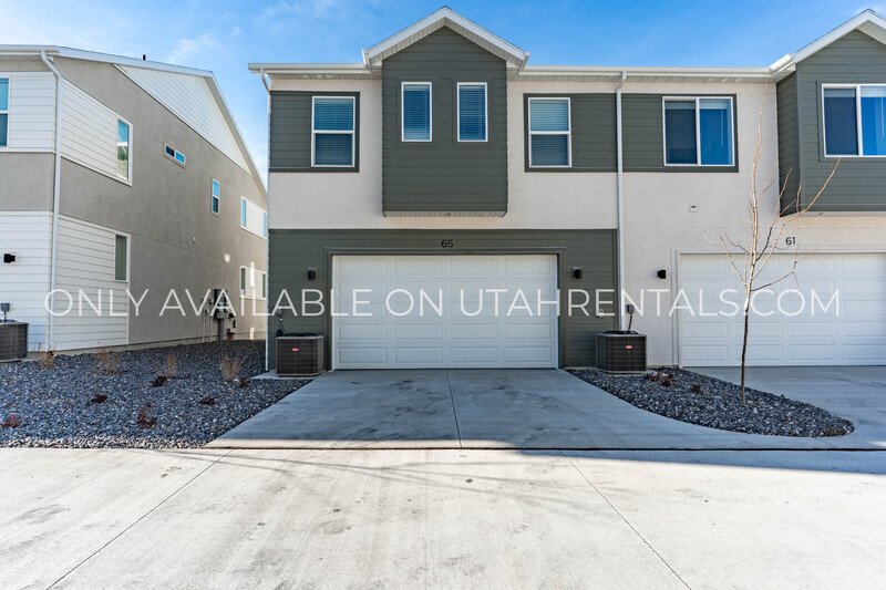 Spacious Brand New Mapleton Townhome – Mountain Views & Modern Comfort property image