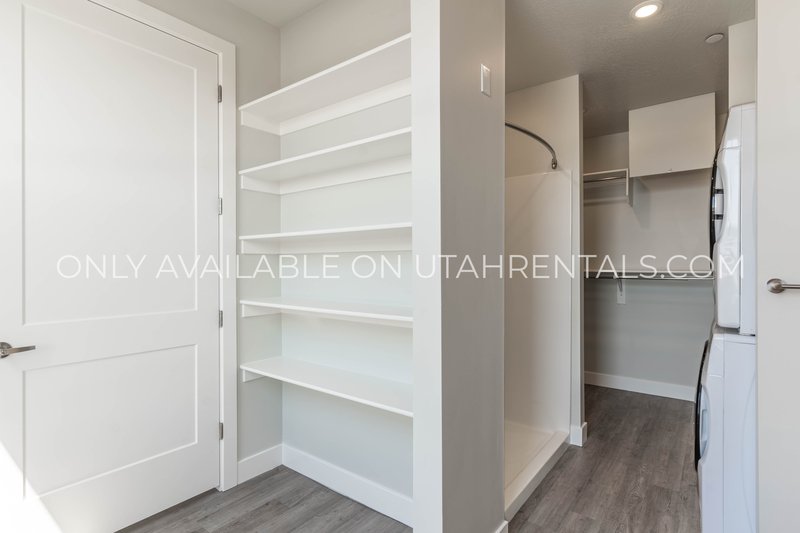 Beautiful 1-bedroom in historic Midvale downtown! property image