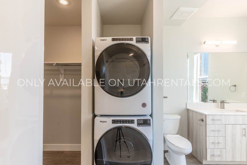 Beautiful 1-bedroom in historic Midvale downtown! property image