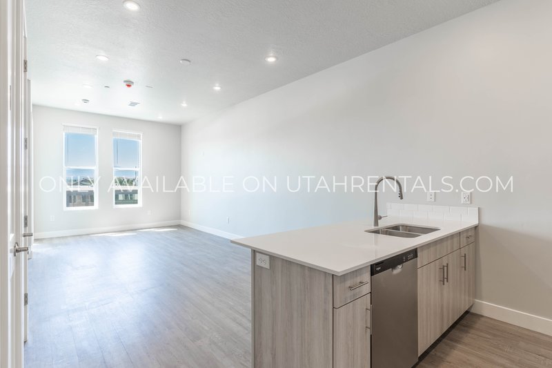 Beautiful 1-bedroom in historic Midvale downtown! property image