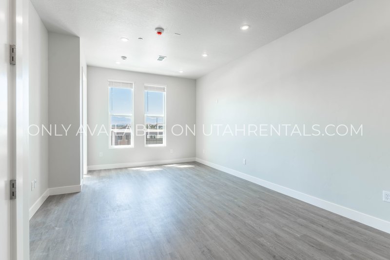Beautiful 1-bedroom in historic Midvale downtown! property image