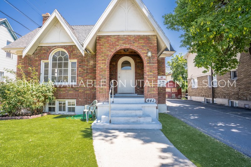 2-Bedroom Top Floor Apartment in Heart of Provo property image