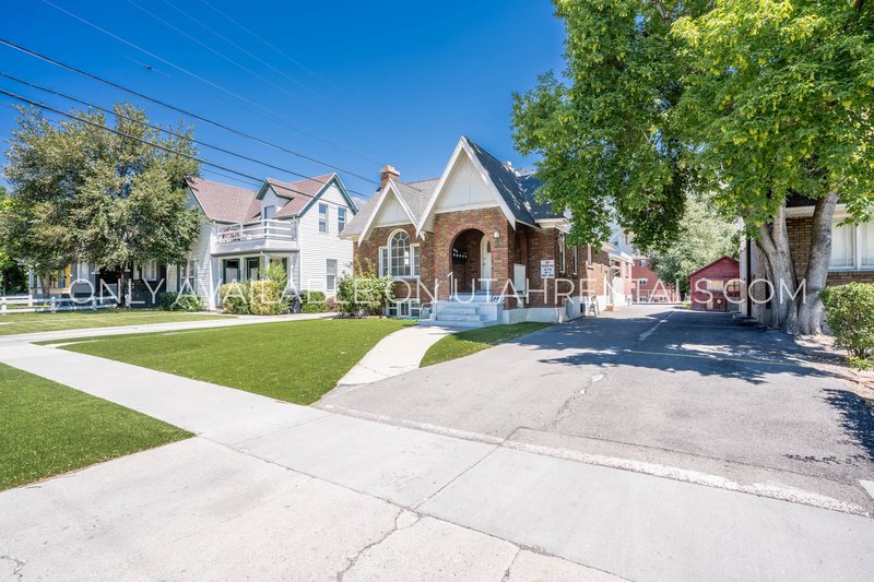 2-Bedroom Top Floor Apartment in Heart of Provo property image
