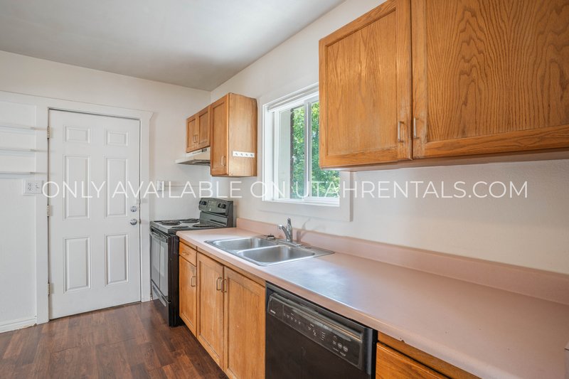 2-Bedroom Top Floor Apartment in Heart of Provo property image