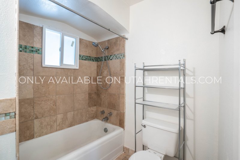 2-Bedroom Top Floor Apartment in Heart of Provo property image