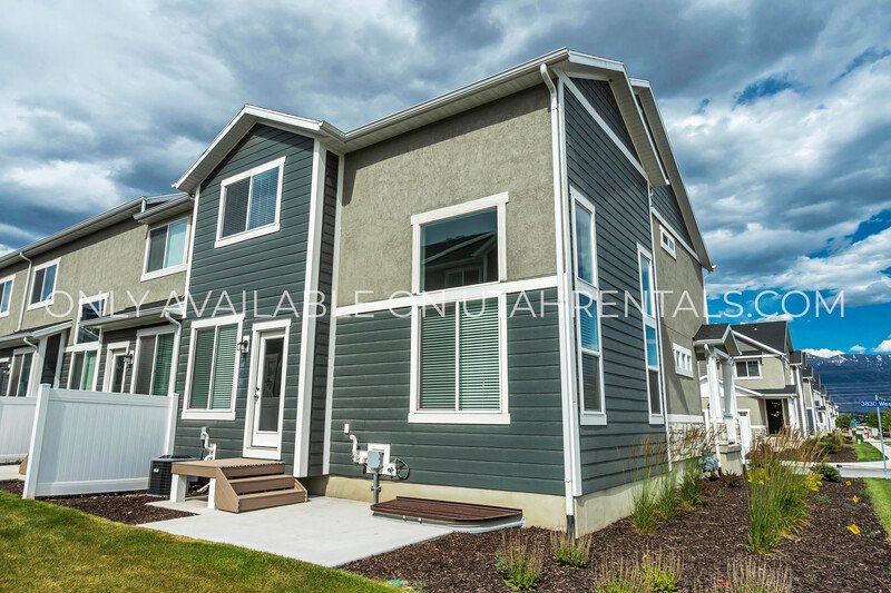 BEAUTIFUL END UNIT LEHI TOWNHOME AT THE EXCHANGE property image