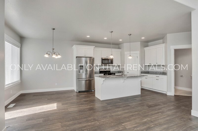 BEAUTIFUL END UNIT LEHI TOWNHOME AT THE EXCHANGE property image