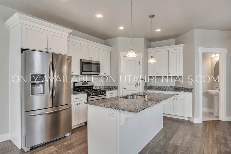 BEAUTIFUL END UNIT LEHI TOWNHOME AT THE EXCHANGE property image