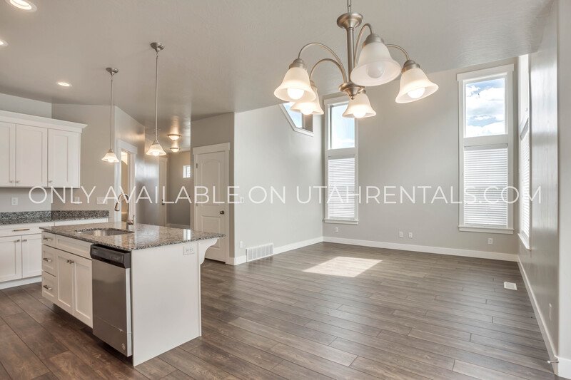 BEAUTIFUL END UNIT LEHI TOWNHOME AT THE EXCHANGE property image