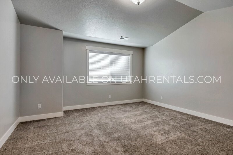 BEAUTIFUL END UNIT LEHI TOWNHOME AT THE EXCHANGE property image
