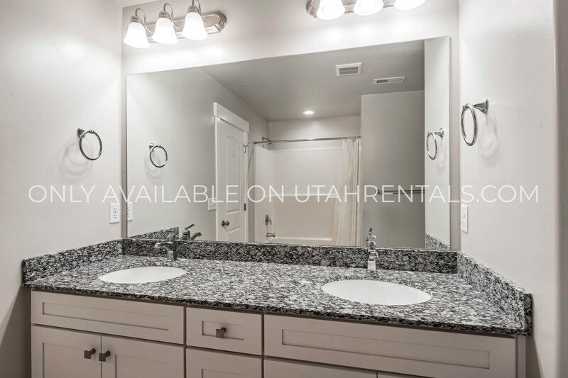 BEAUTIFUL END UNIT LEHI TOWNHOME AT THE EXCHANGE property image