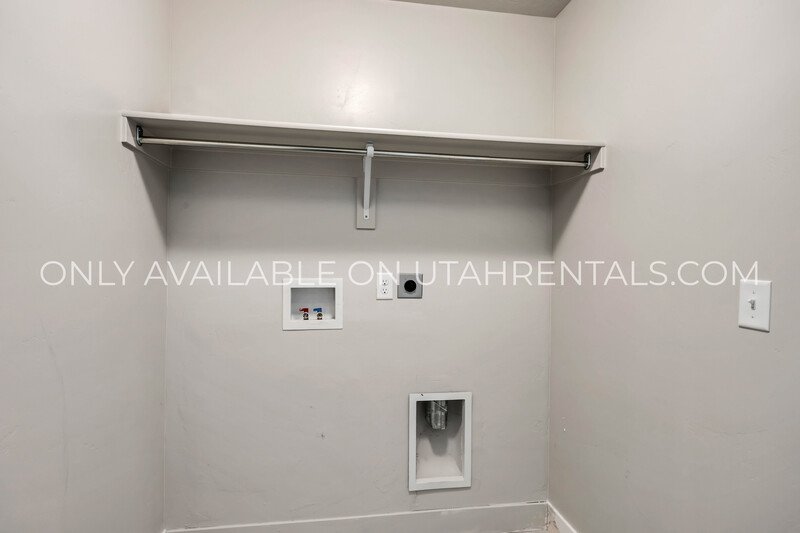 BEAUTIFUL END UNIT LEHI TOWNHOME AT THE EXCHANGE property image