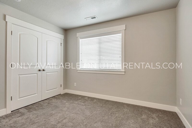 BEAUTIFUL END UNIT LEHI TOWNHOME AT THE EXCHANGE property image