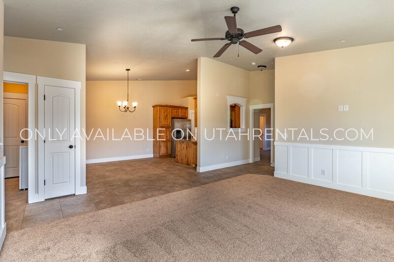 Adorable 3 bed 2 bath condo property image