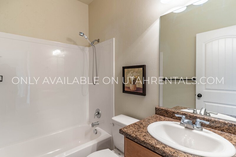 Adorable 3 bed 2 bath condo property image