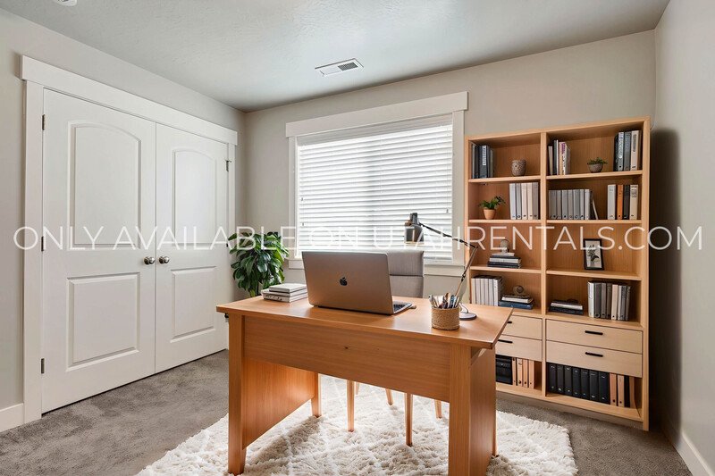BEAUTIFUL END UNIT LEHI TOWNHOME AT THE EXCHANGE property image