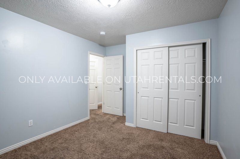 Twin Sized Bedroom Available! property image