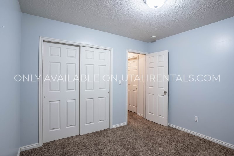 Twin Sized Bedroom Available! property image