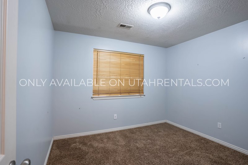 Twin Sized Bedroom Available! property image