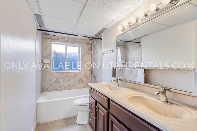 Spacious 5-bedroom home in a convenient West Valley City location! property image