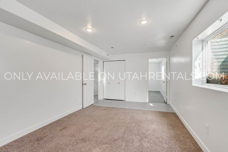 Spacious 5-bedroom home in a convenient West Valley City location! property image