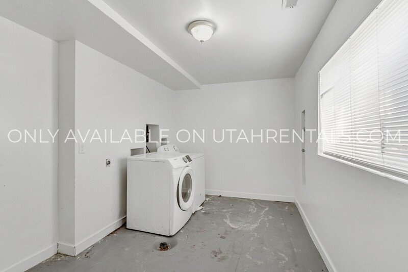 Spacious 5-bedroom home in a convenient West Valley City location! property image