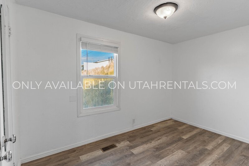 Recently Renovated 2 Bed / 1 Bath Apartment Near Payson Main Street property image
