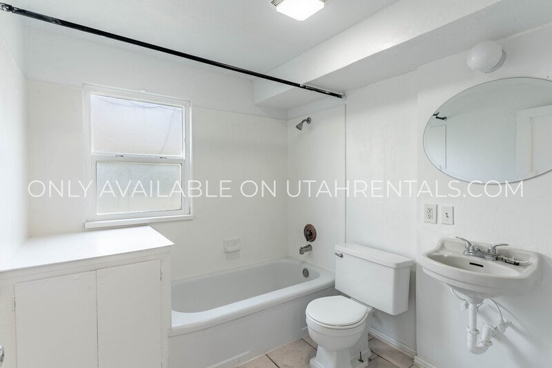 Recently Renovated 2 Bed / 1 Bath Apartment Near Payson Main Street property image