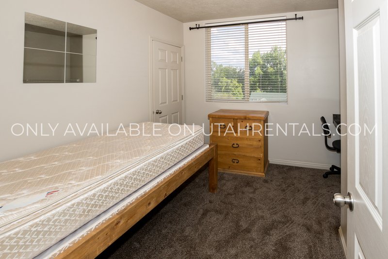 Private bedroom at Lanai! property image