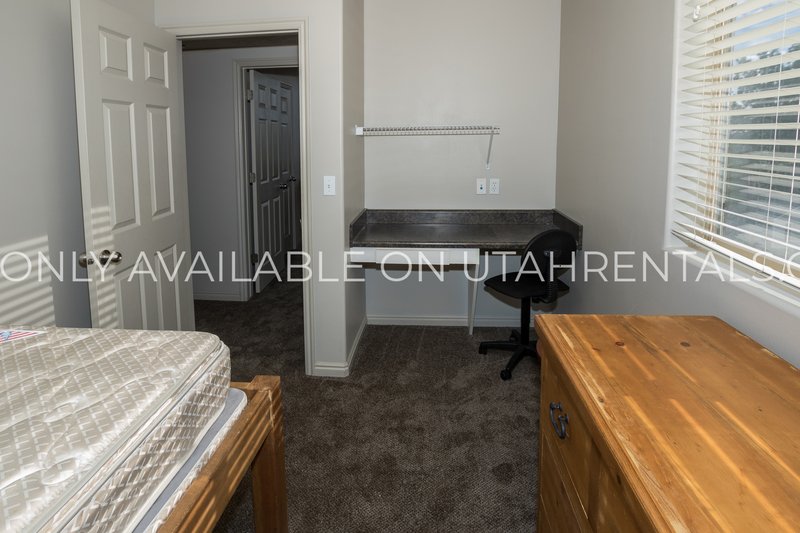 Cute private bedroom at Lanai! property image