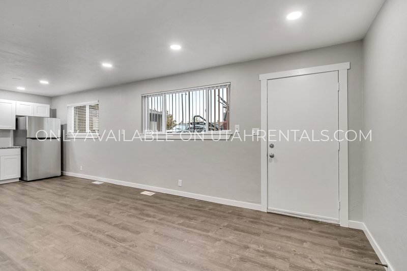 Renovated 2 bed 1 bath apartment property image