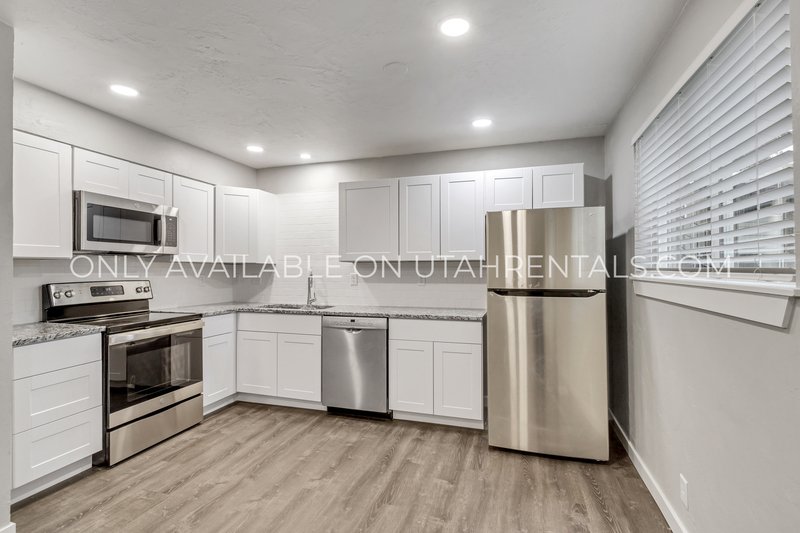 Renovated 2 bed 1 bath apartment property image