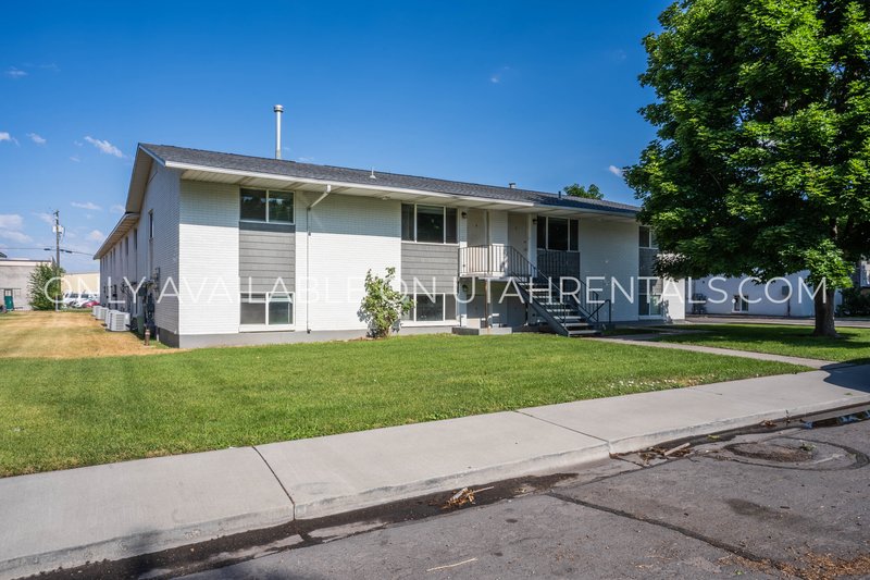 Renovated 2 bed 1 bath apartment property image