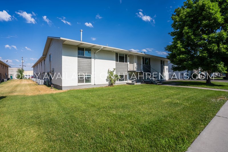 Renovated 2 bed 1 bath apartment property image