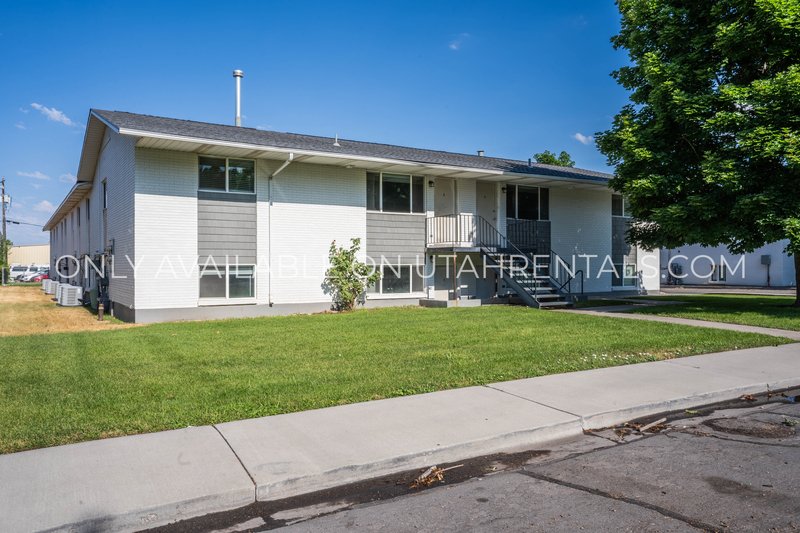 Renovated 2 bed 1 bath apartment property image