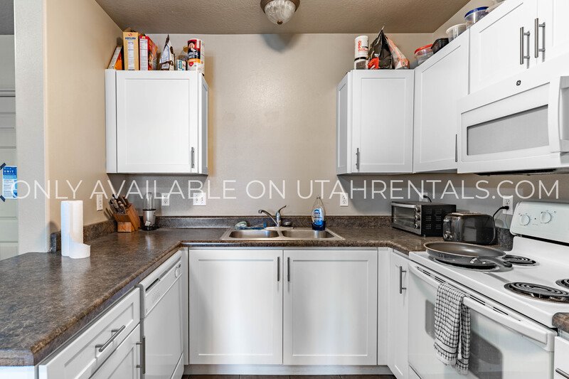 2 Private Rooms at Lanai Apartments property image