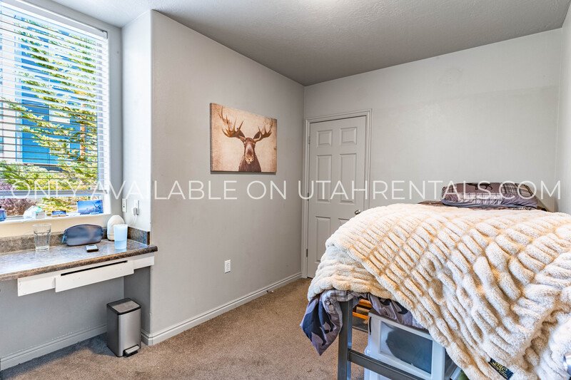 2 Private Rooms at Lanai Apartments property image