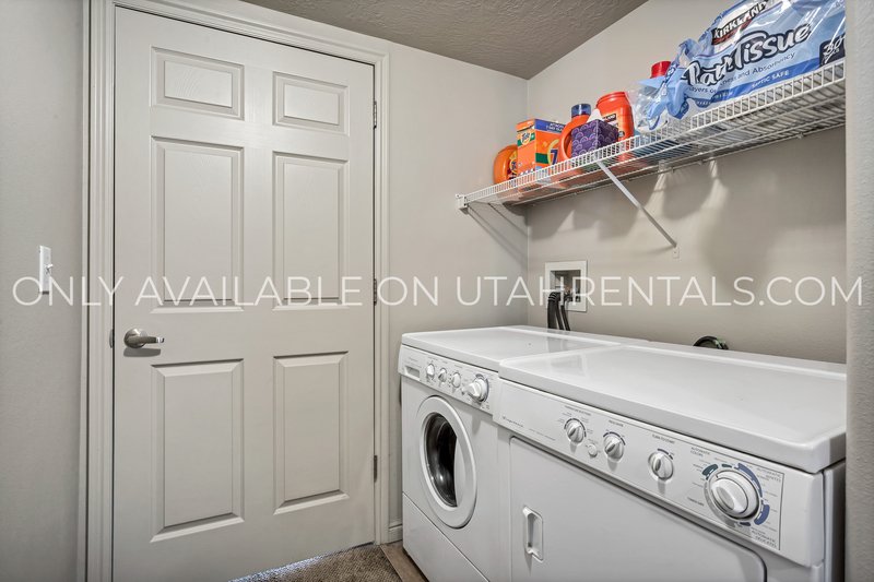 Private Bedroom at Lanai Apartments L2 property image