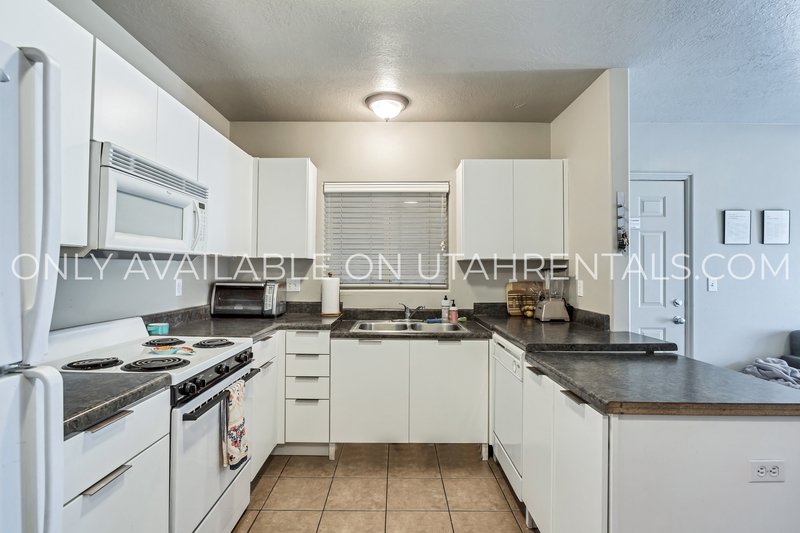 4 Furnished Private Bedrooms at Lanai L2 property image