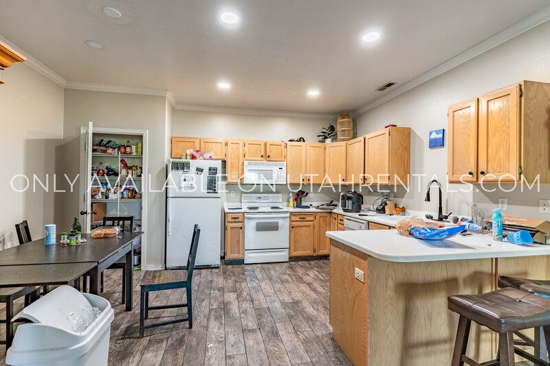 3 Private Bedrooms at Belmont! property image