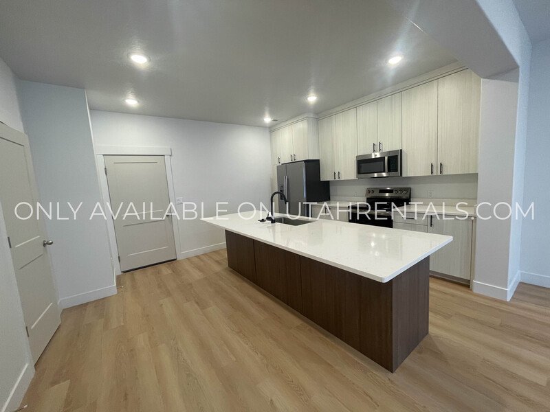 Brand New Townhome in Springville property image