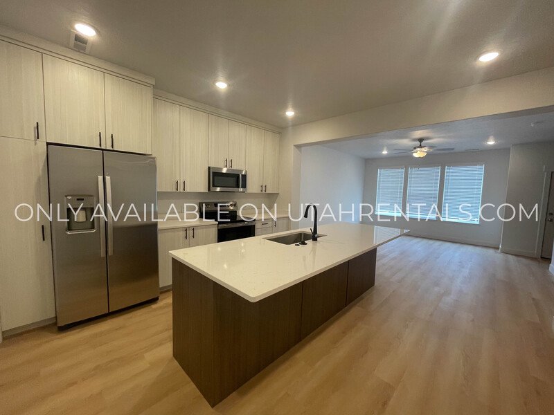 Brand New Townhome in Springville property image