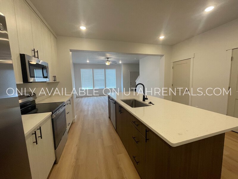 Brand New Townhome in Springville property image