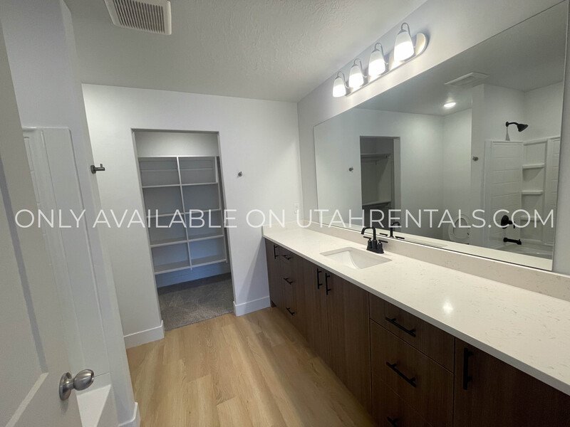 Brand New Townhome in Springville property image