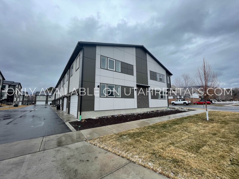 New Townhome in Springville Available now! property image